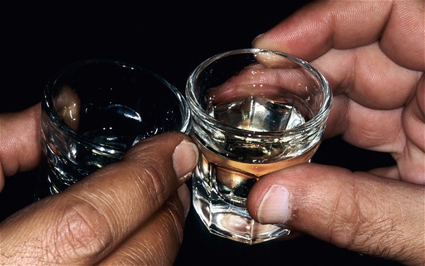 Vești bune pentru consumatorii ruși de vodcă. De mâine, 1 februarie această băutură alcoolică se ieftinește cu 16%.