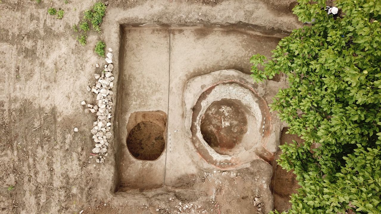 Драгоценное открытие в Костештах: археологи нашли каменную печь XIV века.