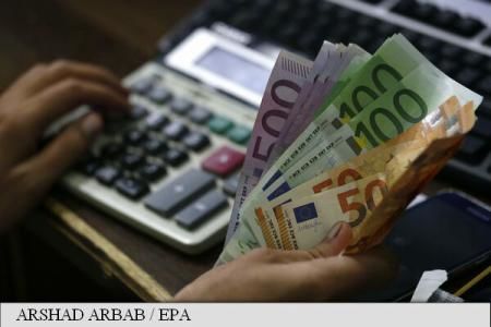 Doi foști miniștri, condamnați la închisoare pentru fraudarea unei licitații.