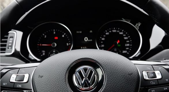 Grupul Volkswagen, cel mai mare producător de maşini, a pierdut 15,6 mld. dolari.