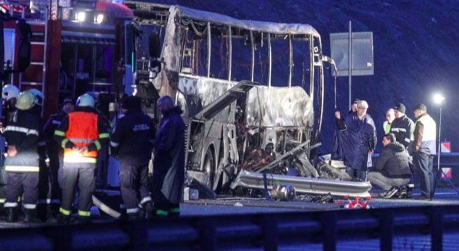 Авария автобуса в Болгарии, в результате которой погибли 46 человек, могла произойти из-за наезда на дорожный знак.