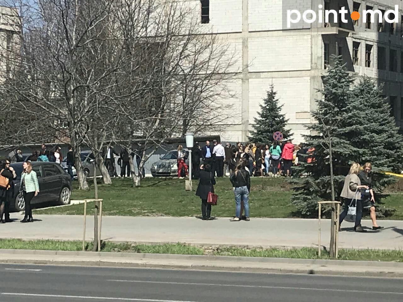 Неизвестный сообщил о минировании суда сектора Центр.