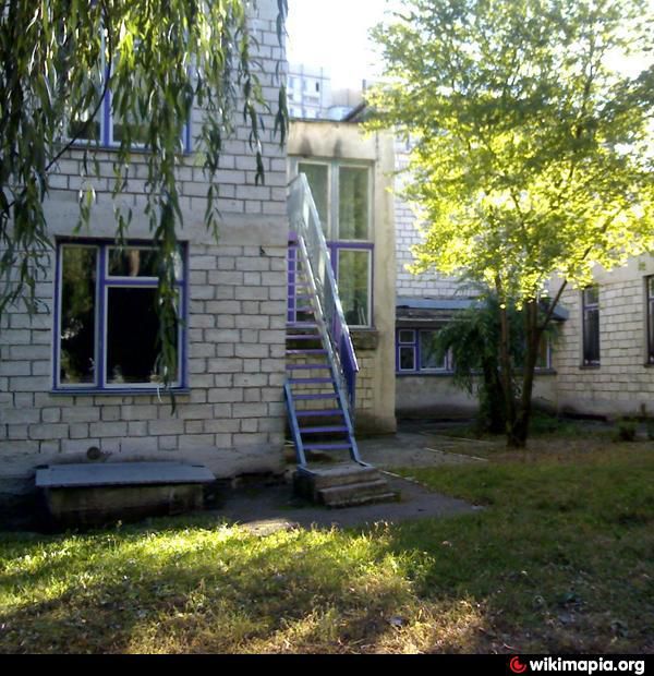 Десятки зданий детсадов пустуют, другие временно сданы в аренду неправительственным организациям.