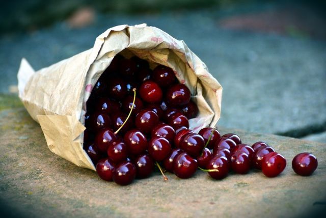 Полкило черешни продали на торгах в Японии за миллион иен.
