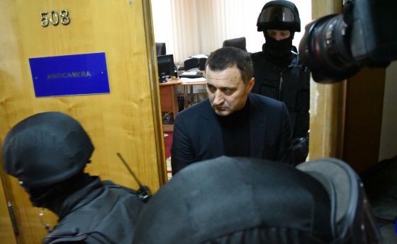 Artiștii „sar” în apărarea lui Vlad Filat.