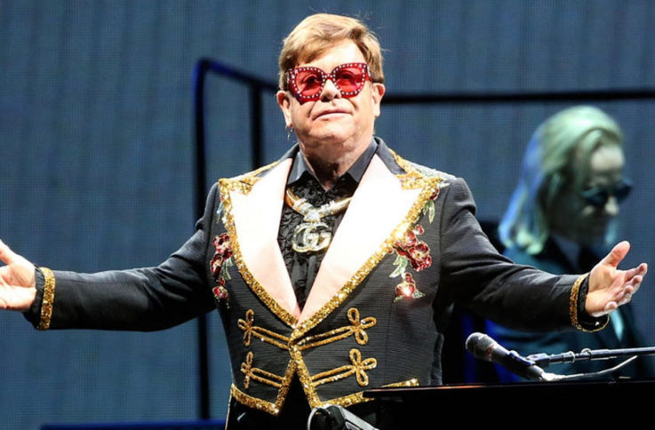 Marea Britanie a emis o monedă în onoarea cîntăreţului Elton John