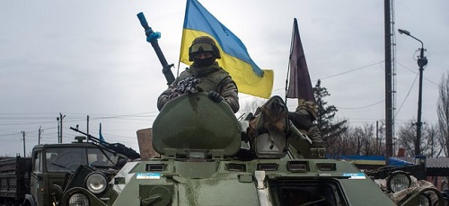 В окружении Обамы заявили, что обеспечение Киева иностранным оружием не является способом урегулировать конфликт на Украине.