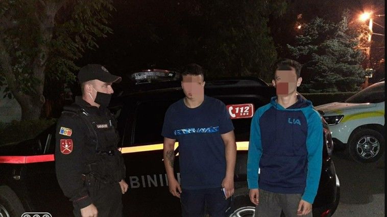На 17-летнего парня в Кишиневе напали и ограбили двое молодых людей. Фото: deschide.md.