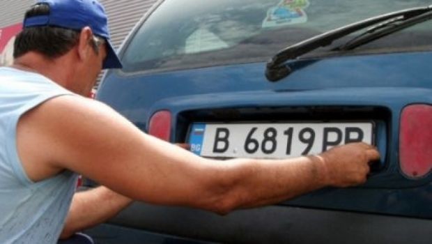 Parlamentari PSD au iniţiat un proiect de lege care îi loveşte crunt pe românii care şi-au înmatriculat maşinile în Bulgaria. Foto: rtv.net