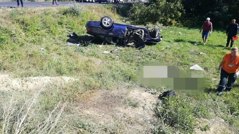 У озера Гидигич произошла авария, 18-летний водитель погиб на месте.