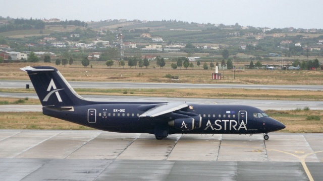  Самолет авиакомпании Astra Airline в субботу утром при посадке сошел со взлетно-посадочной полосы в аэропорту города Салоники. Фото: ntv.ru