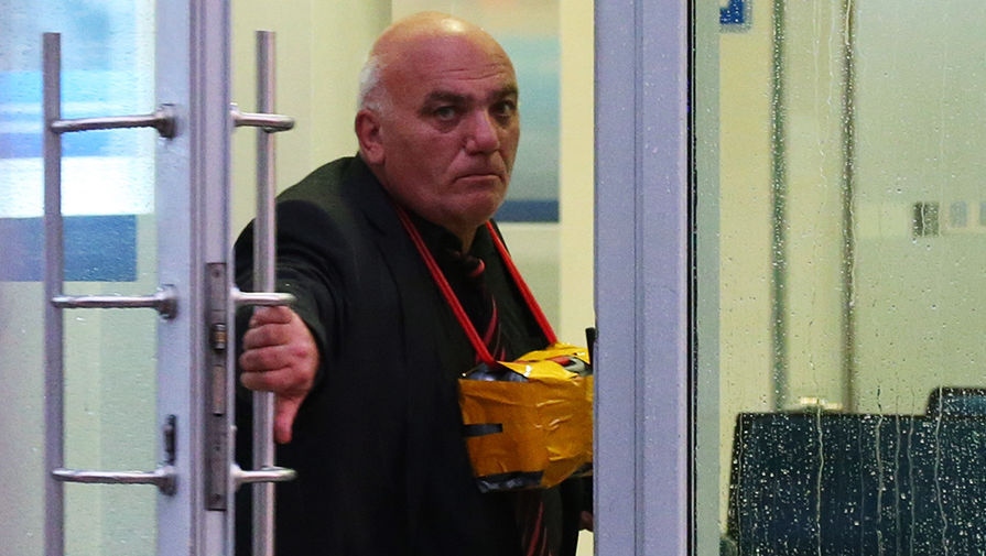Полиция предварительно установила личность мужчины, который захватил банк в центре Москвы.