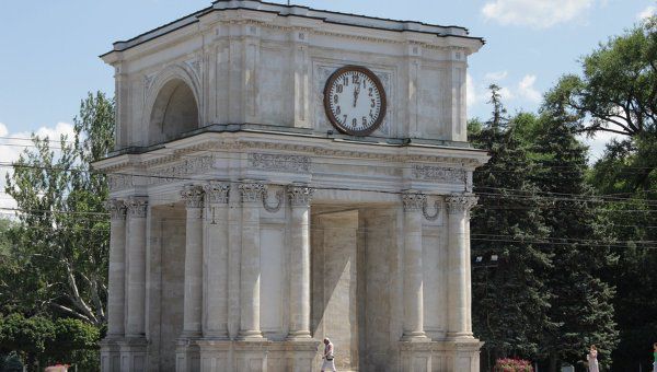 Планируется высадить в парке около 100 кустов сирени.