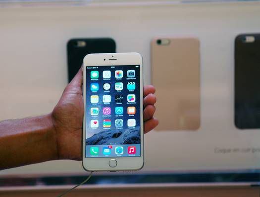 Un tânăr de 26 de ani, un angajat al unei fabrici Apple din China a murit după ce a lucrat câte 12 ore pe zi. Foto: libertatea.ro