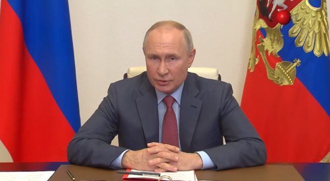 Путин: Украину "медленно, но верно превращают в какой-то антипод России".