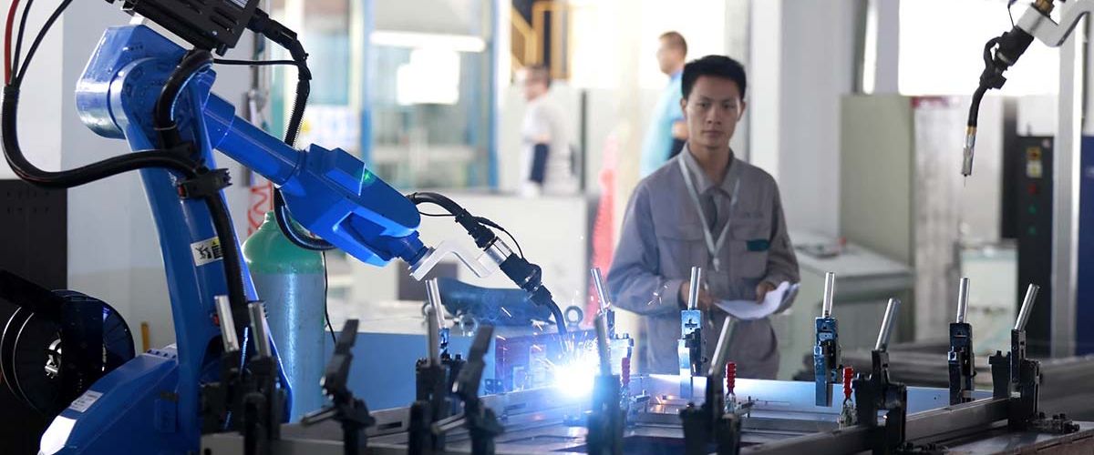 Китай к 2025 году удвоит число роботов в промышленности.