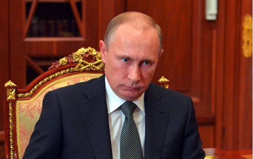 "Пора вступаться за Россию, а то затюкают нас окончательно", - процитировал Путин Солженицына на встрече с омбудсменами.