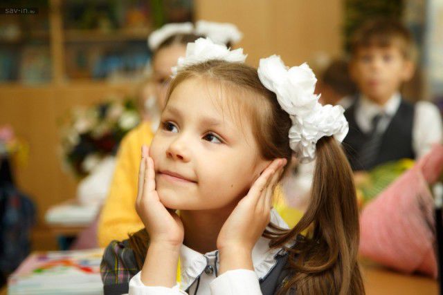 Родители за обучение детей переживают, но школу менять не хотят.