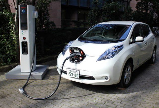10 mii de euro celor care renunţă la o maşină diesel în favoarea uneia electrice. Foto: click.ro