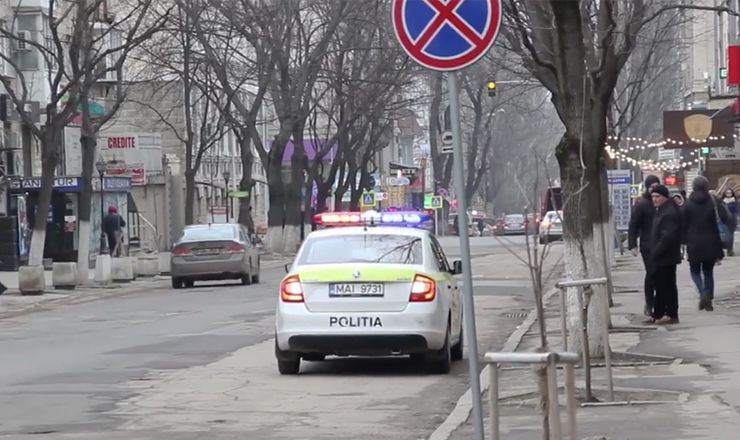 Echipaj INP de gardă în apropierea noului sediu PDM