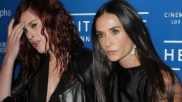 Demi Moore nu poate renunta la barbatii tineri si merge pana intr-acolo incat ii fura iubitii fiicei ei.
