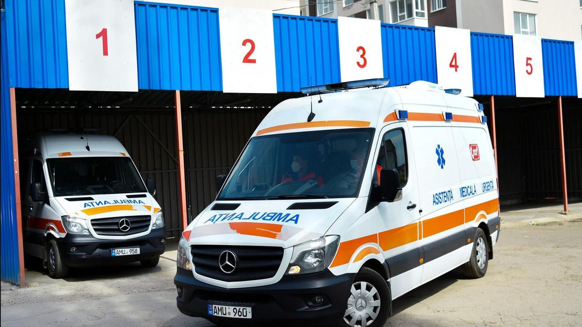В Кишиневе мужчина скончался на улице до приезда скорой помощи.