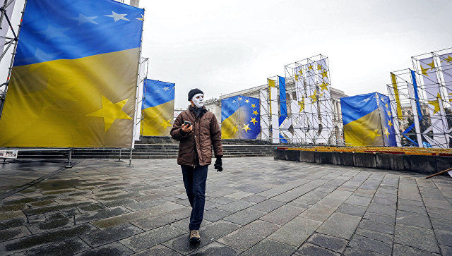 Власти Украины начнут штрафовать за ввоз в страну "антиукраинских" книг.