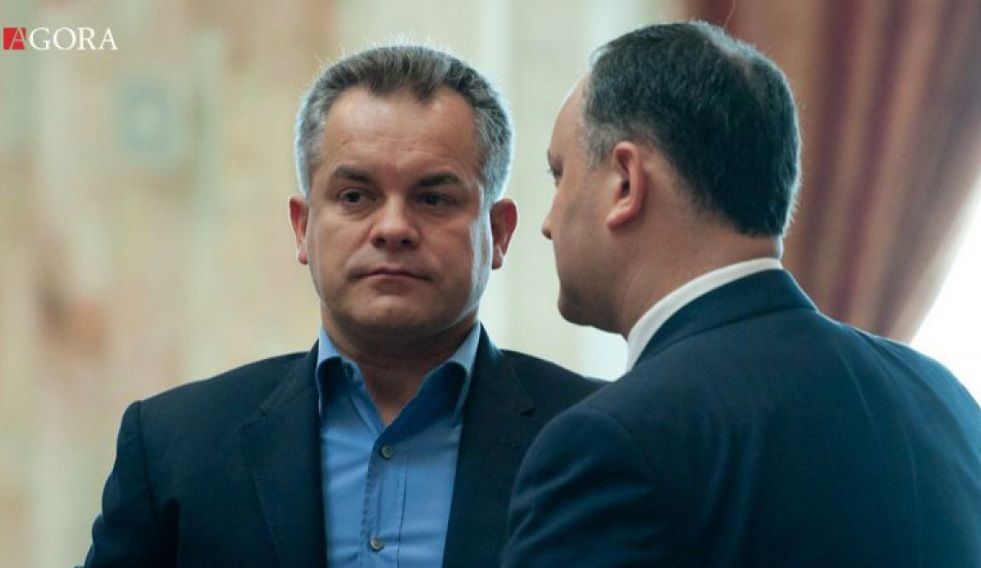 Promisiunile lui Igor Dodon cu privire la faptul că nu îl va numi premier pe oligarhul Vladimir Plahotniuc sunt de fațadă și înșală lumea. Foto: agora.md