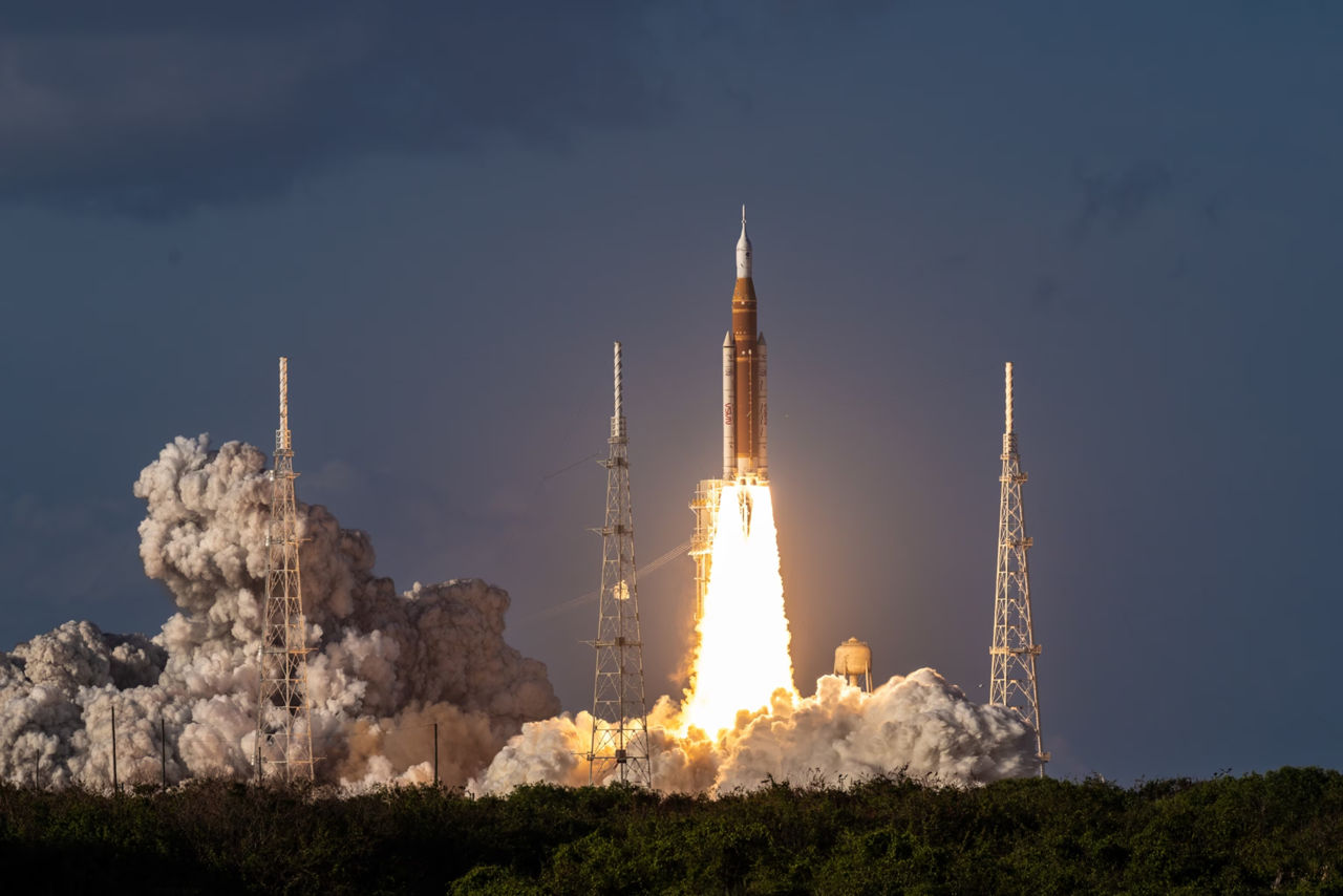 Миссия NASA "Артемида-2" к Луне успешно стартовала.