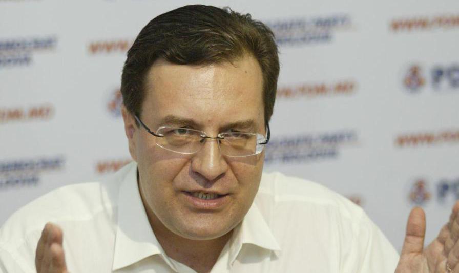 În acelaşi timp, el a declarat că, chiar dacă va vota această Lege, nu va permite ca familiile de homosexuali să fie legalizate.