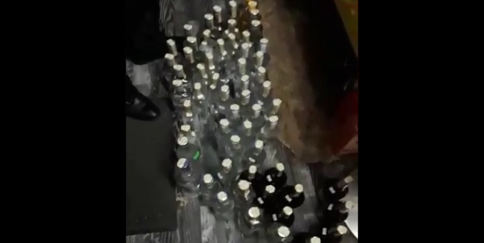 Vânzătoarea nu avea acte de proveniență ce ar demonstra calitatea băuturilor alcoolice.