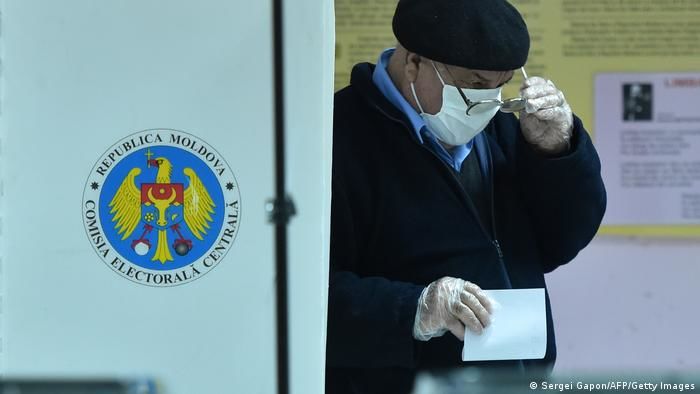 Центризбирком проинформировал об особенностях голосования 5 декабря. Фото: dw.com