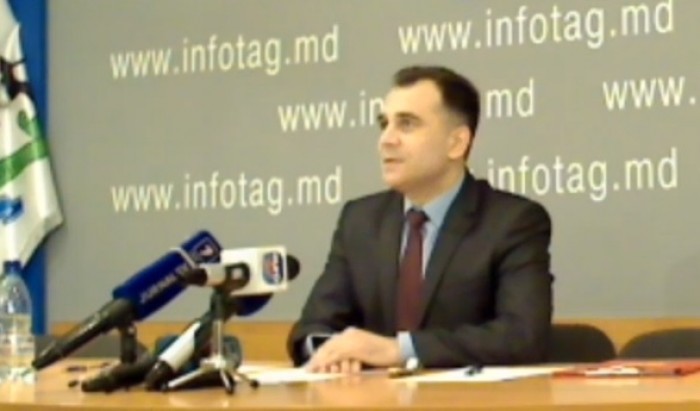Istoricul Veaceslav Stăvilă declară că a fost agresat de mai mulți activiști ai Partidului Comuniștilor.