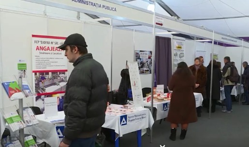 Посетителей на Ярмарке вакансий немало. 