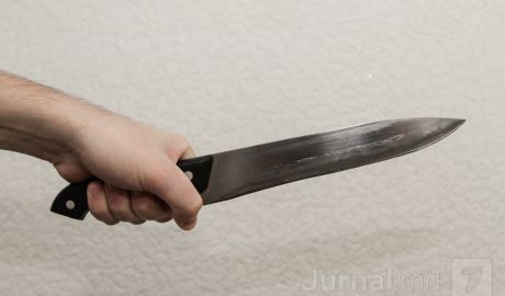 Crimă oribilă într-o cafenea din capitală. Un tânăr de 22 de ani a fost înjunghiat mortal de un individ, după ce victima i-ar fi făcut avansuri iubitei sale.
