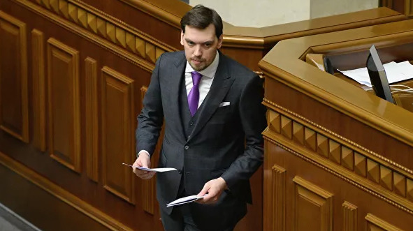 По закону, уход премьера влечет за собой отставку всего кабинета министров. 