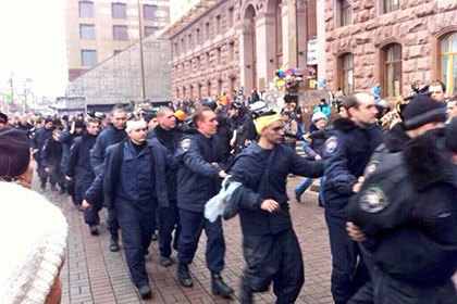 Бойцам ВВ обещали безопасность.