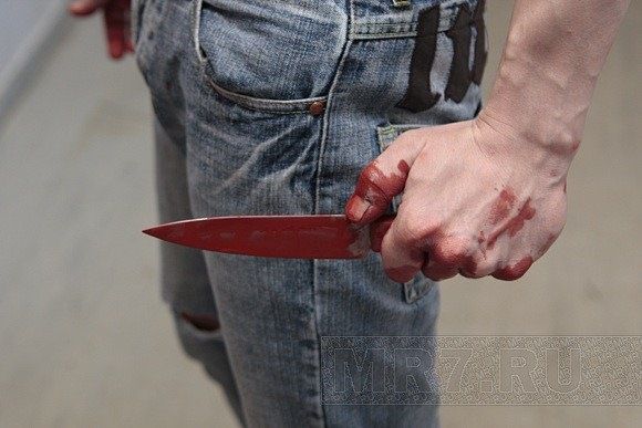 Подозреваемого задержали, а сотрудник полиции попал в реанимацию.