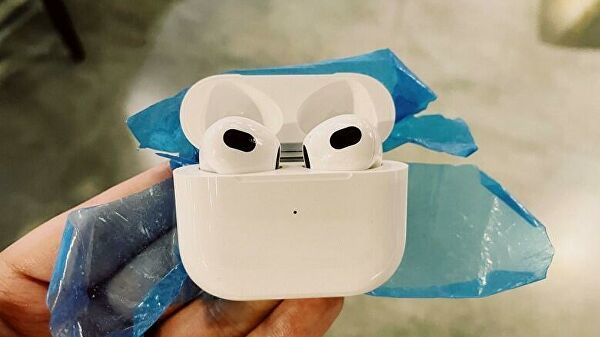Новые наушники Apple AirPods выйдут до конца этого года.