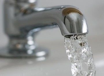 Операторов услуг водоснабжения обяжут заключать контракты с владельцами квартир.