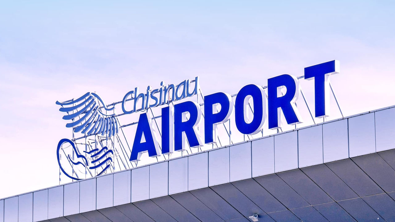 Taxa pentru pasagerii curselor neregulate pe Aeroportul din Chișinău, majorată cu un euro.