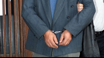 Funcţionarul este suspectat de corupere pasivă şi trafic de influenţă.