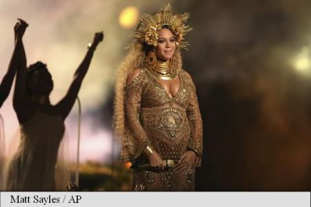 Beyonce a născut gemeni, potrivit unor site-uri ale apropiaţilor cântăreţei. 