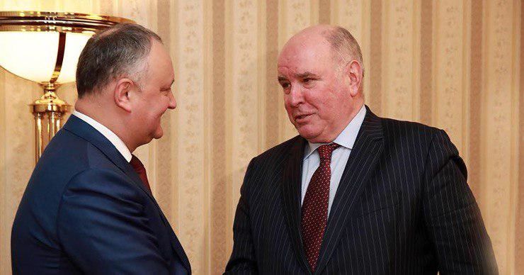 Додон наградил Карасина Орденом почета.