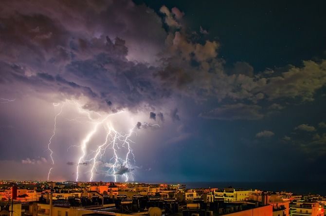Un fenomen meteorologic foarte rar se îndreaptă spre România. 