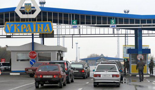 Colet cu simboluri ruseşti, confiscat de grănicerii ucraineni.