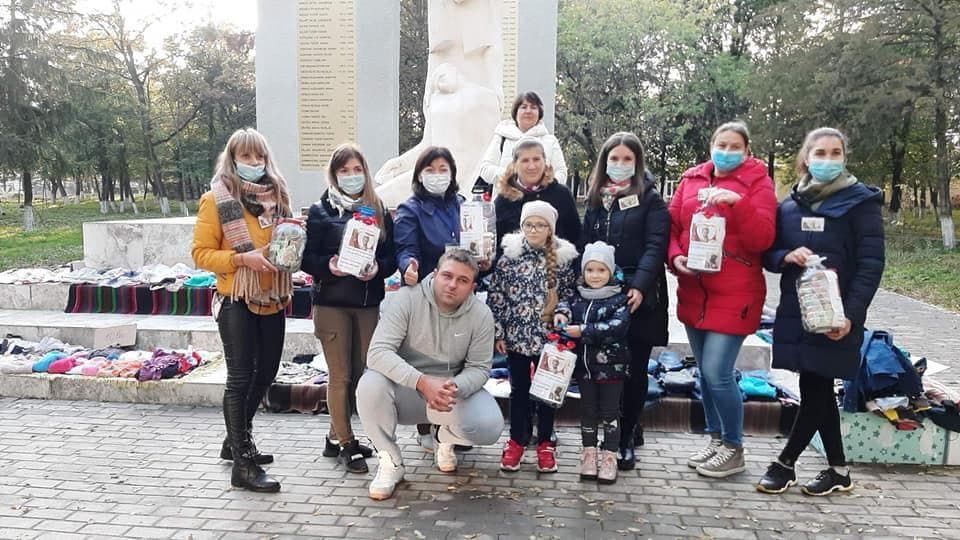 В Корлатянах люди организовали ярмарку, чтобы помочь девочке с лейкозом.