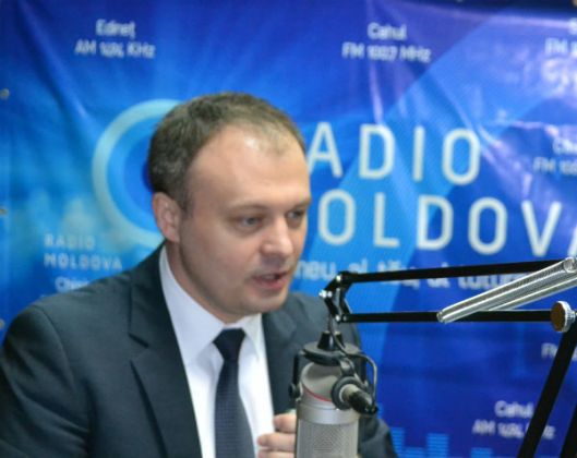Поэтому, считает спикер, «полагаться лишь на отдельные расследования отдельных парламентских следственных комиссий не стоит».