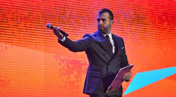 Ургант отреагировал на угрозу Жириновского закрыть его шоу.