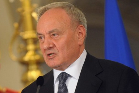 Президент Николае Тимофти обратился в Конституционный суд с заявлением, что Молдова составляет часть румынской нации.